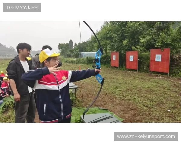 射箭学院推动青少年训练成果的区域交流展示，射击射箭项目进校园