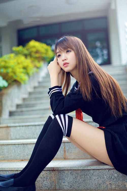 自由泳摩纳哥选手挑战极限，摩纳哥游泳池